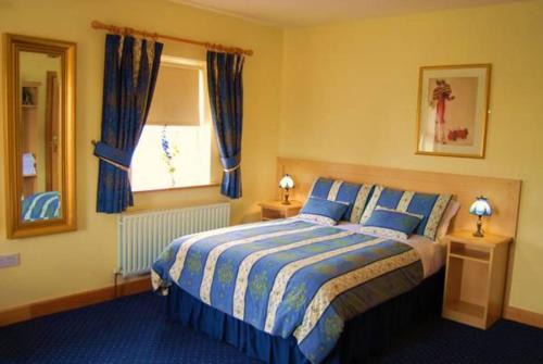 Rathowen Hotel | Feerick's Hotel