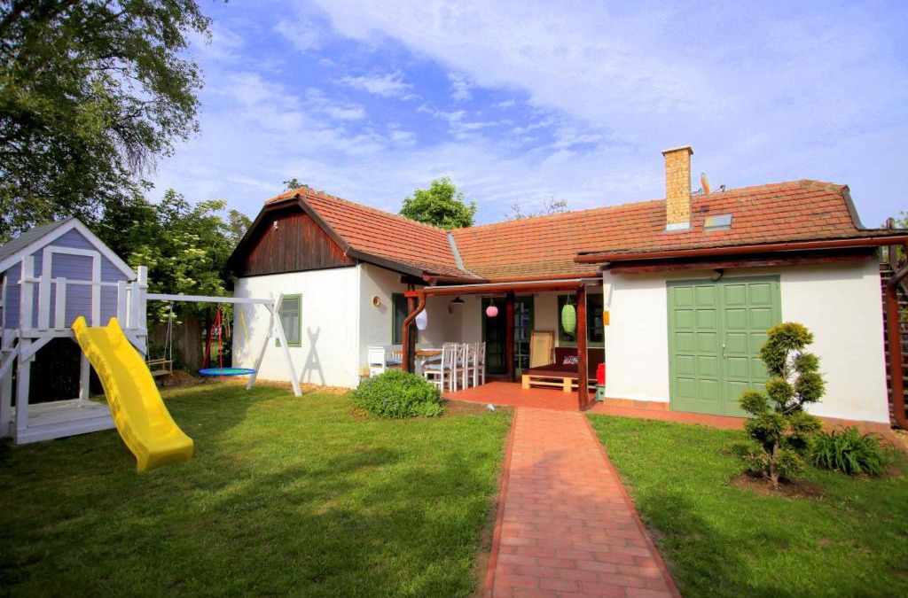 Tiszafured Apartment | Fekete Gólya XL