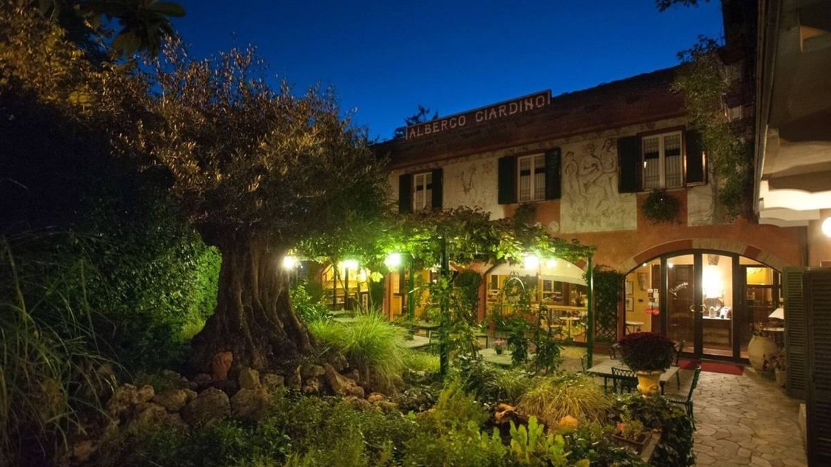 Monforte d'Alba Hotel | Felicin - Albergo Giardino Dimora Storica