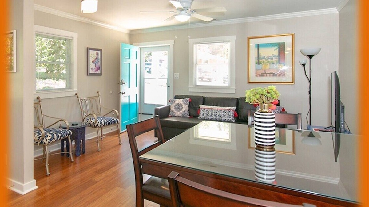 Durham House | Fenced-DownTown-Pets-No Steps-Blazing Wifi-Stocked Kitchen-