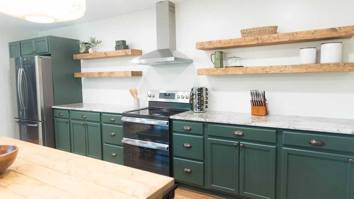 Wade Hampton House | Fenced In|10 Min To DT|Sleeps 14|Walk In Shower