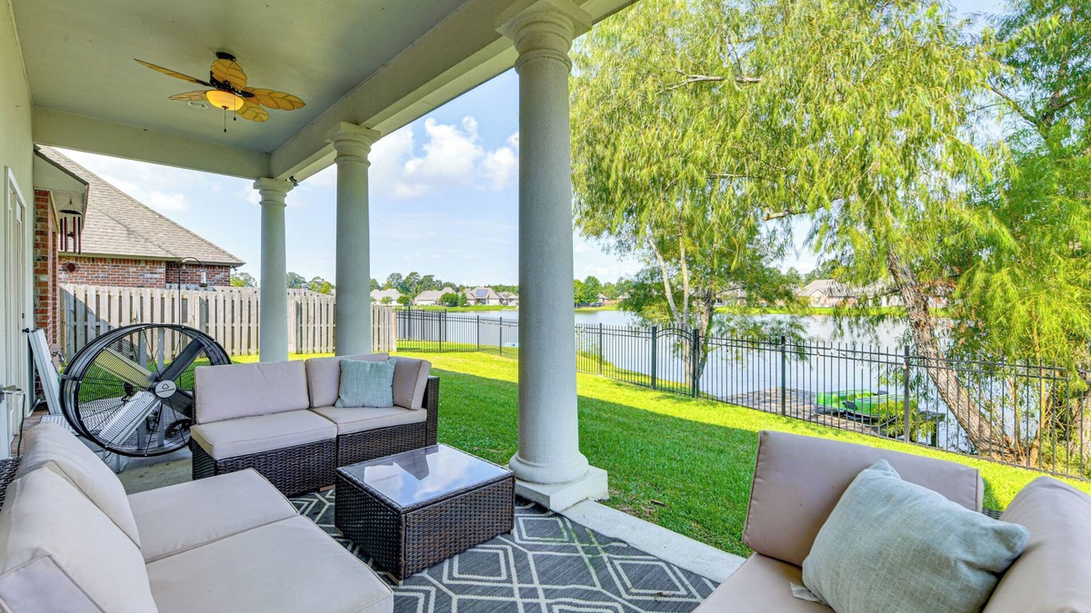 Denham Springs House | Fenced-In Yard & Pond Views: Home 18 Mi to LSU!