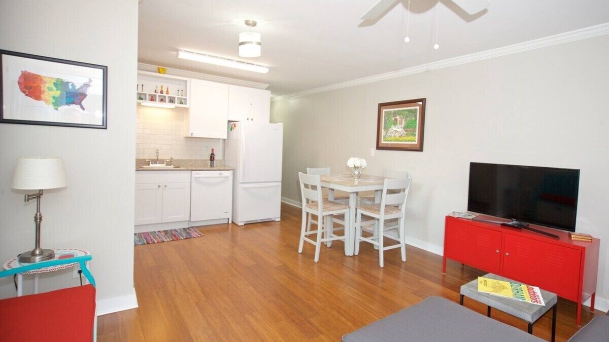 Duke Park House | Fenced-No Steps-Pets-DownTown-Fast Wi-fi-Super Kitchen