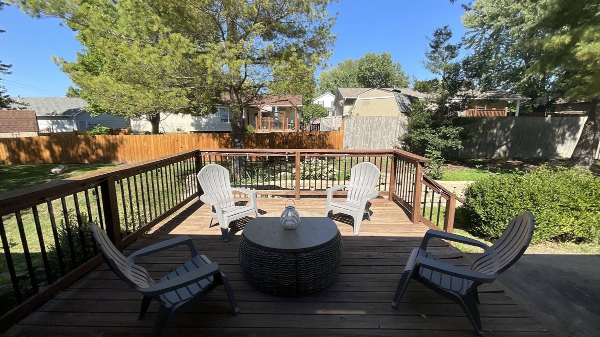 St. Charles House | Fenced Yard*Family*Pet Friendly*2 Garage*Professionally Decorated*Open*Bright*