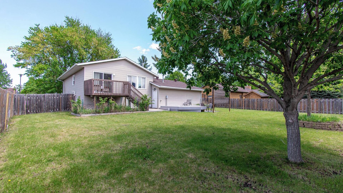 Fargo House | Fenced Yard I WD I Pack n Play I Garage I Keurig