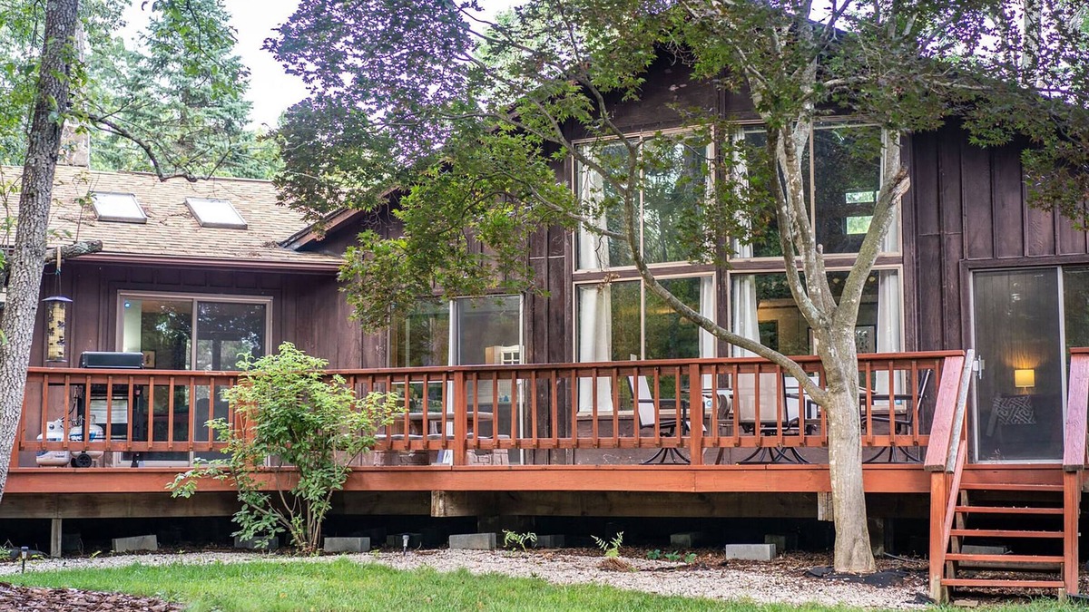 McGaheysville House | Fenced yard, Large deck, Family Friendly