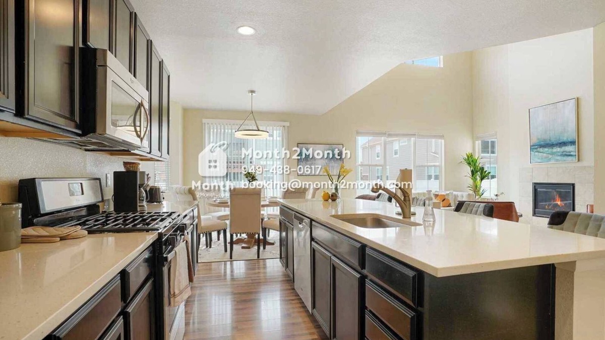 Longmont House | Fenced Yard & Pet Friendly & Dedicate Study & Walk-in Closet #41709