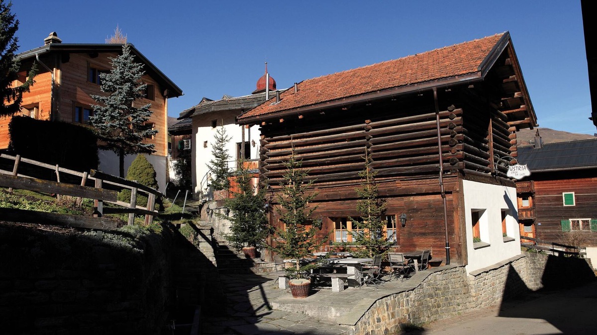 Surcasti Ski Chalet | FerienChalet 'Casa da Luzi'