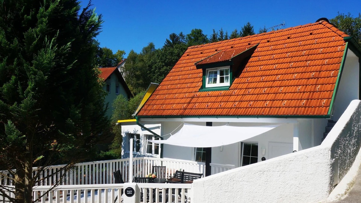 Bromberg House | Ferienhaus "Black and White"