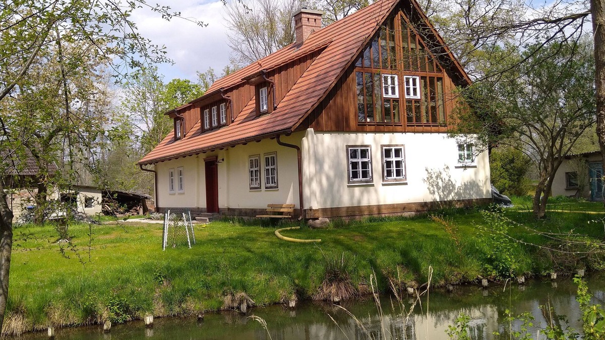 Burg-Dorf House | Ferienhaus Libellentraum - Ferienhaus 3 SZ, WZ, Küche, 2 Du/wc