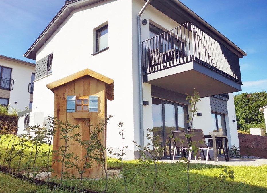Heringhausen House | FerienHAUS Marta am Diemelsee im Sauerland mit eigener Sauna, Garten, Terrasse, Balkon und Blick auf den See