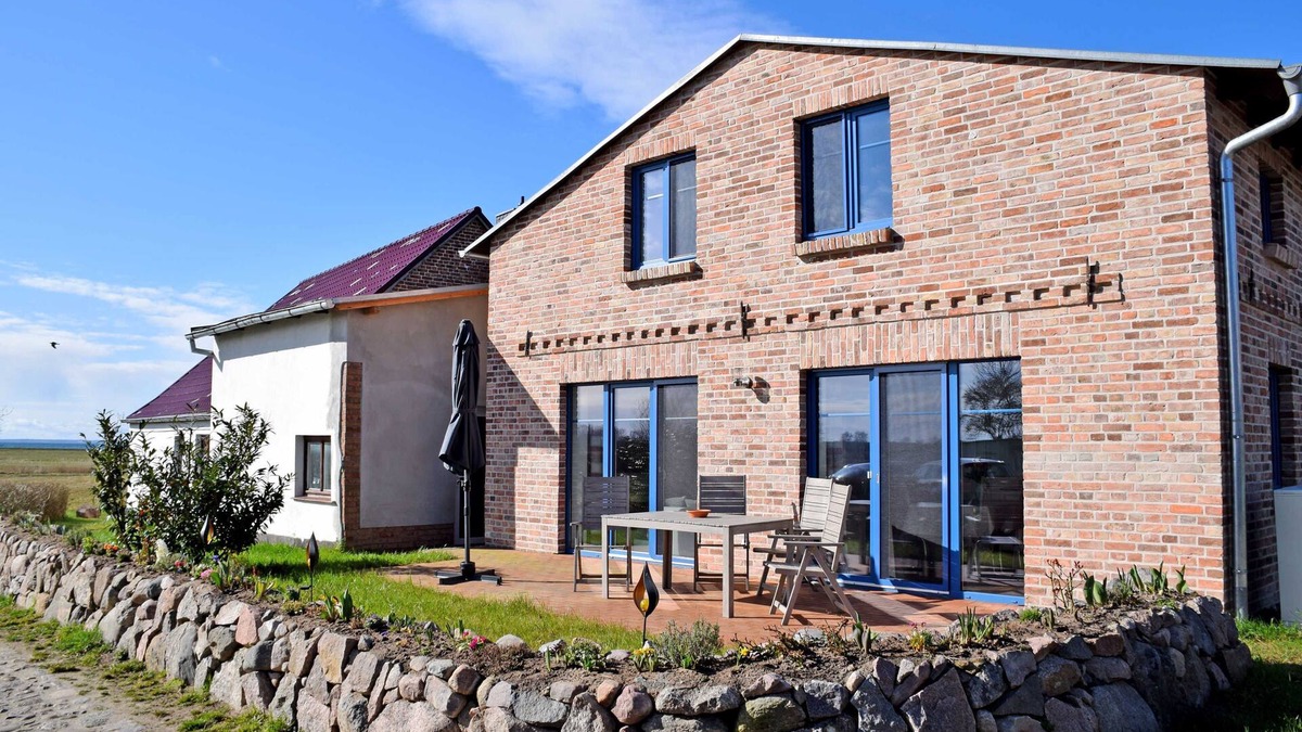 Gross Zicker Apartment | Ferienhaus zum Boddenstrand mit Kamin
