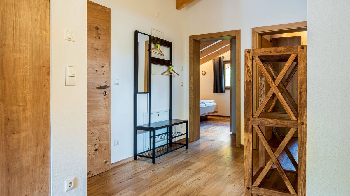 Oberschonau Apartment | Ferienwohnung für 2-4 Personen, 82 qm, 2 Schlafzimmer, Bad mit Dusche/wc, Balkon