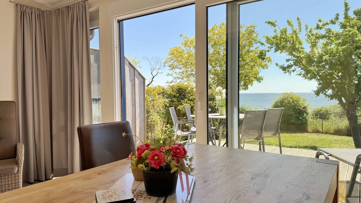 Thiessow Apartment | Ferienwohnung 03 mit Südterrasse und Meerblick - P: Zollhaus Klein Zicker - Exklusive Wohnungen mit