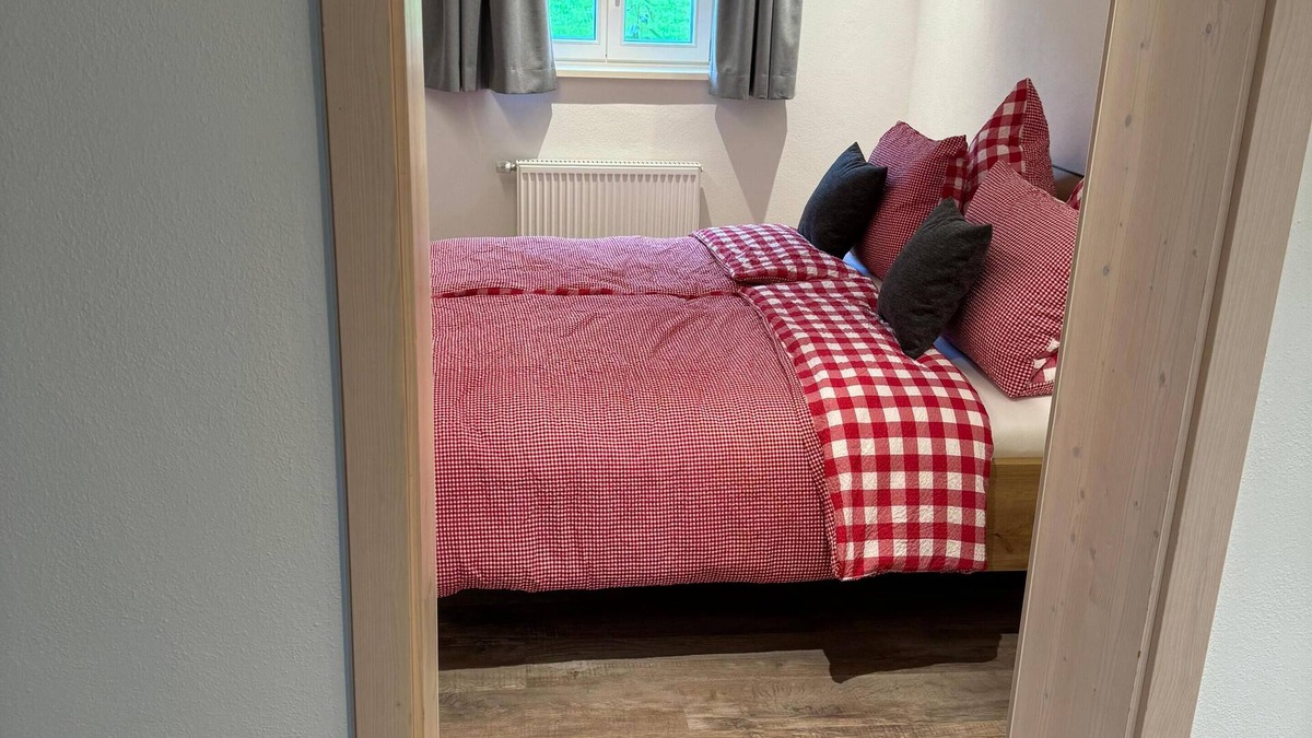 Anger Apartment | Ferienwohnung 2 mit 2 Schlafzimmer, Priv. Sauna und Traumhaften Salzwasser-pool