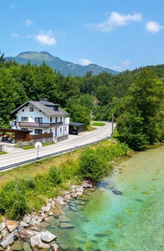 Muhldorf Apartment | Ferienwohnung am Nissberg Grünau im Almtal