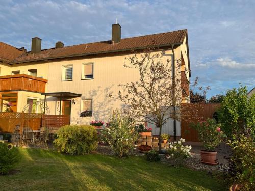 Eckersdorf Apartment | Ferienwohnung Am Blauen Hügel in Eckersdorf