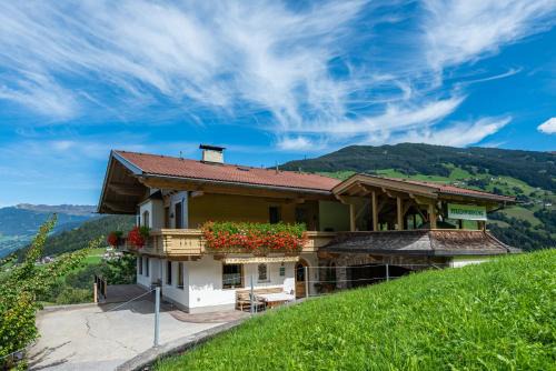 Hainzenberg Apartment | Ferienwohnung Ausblick Zillertal