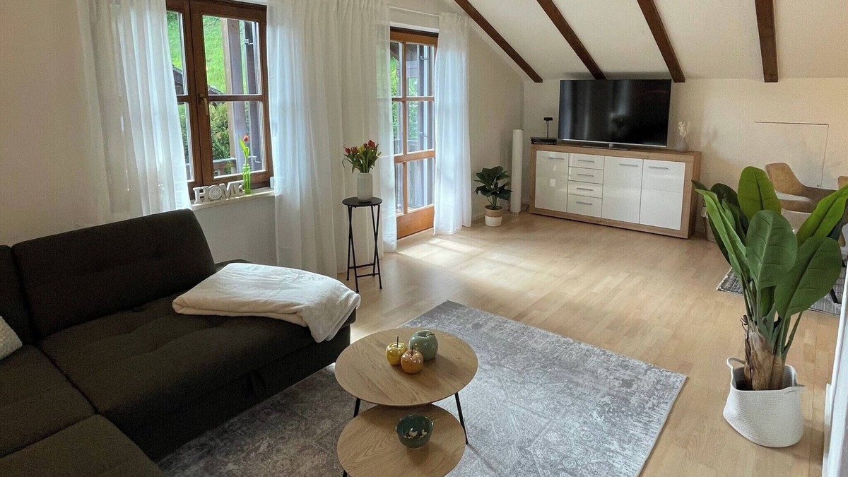 Bad Reichenhall Apartment | Ferienwohnung Bad Reichenhall-bergblick 70 qm mit 1 Schlafzimmer