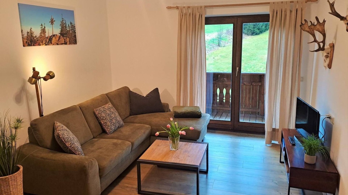 Lohberg Apartment | Ferienwohnung für bis zu Fünf Personen mit Zwei Separaten Schlafzimmern und Südbalkon