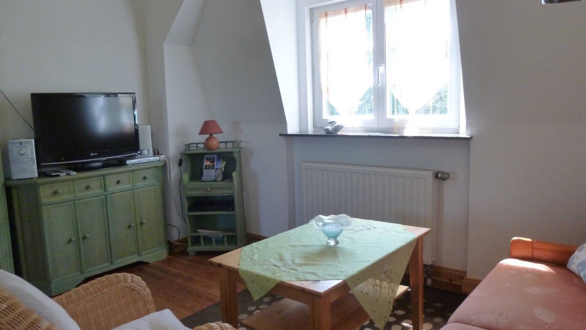Garz/Rugen House | Ferienwohnung Gesindezimmer - Herrenhaus Poppelvitz