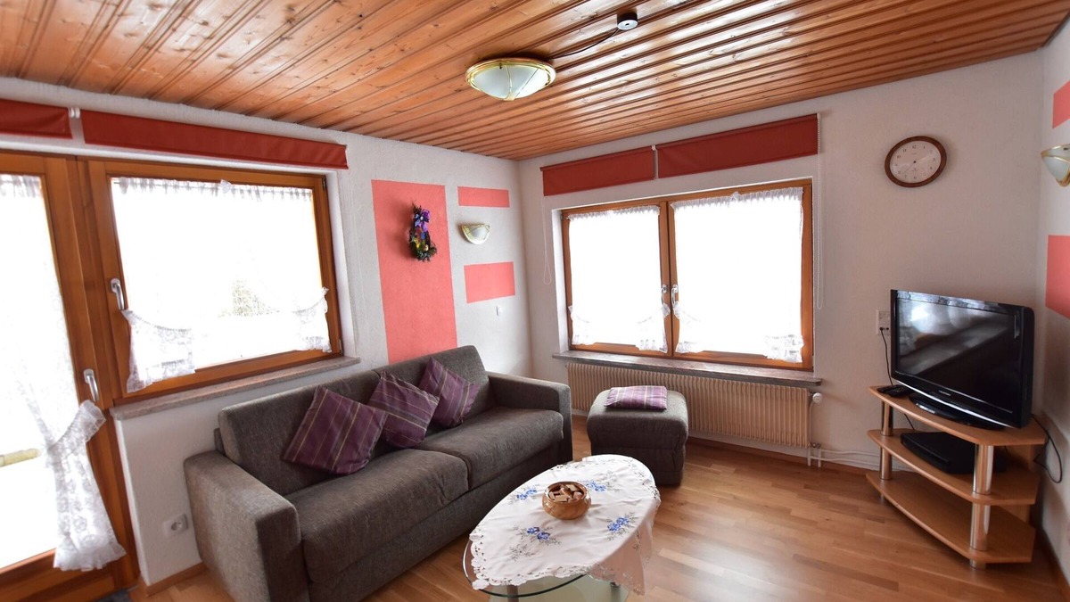 Lenzkirch Apartment | Ferienwohnung Igel, 55qm, 1 Schlafzimmer, max. 4 Personen