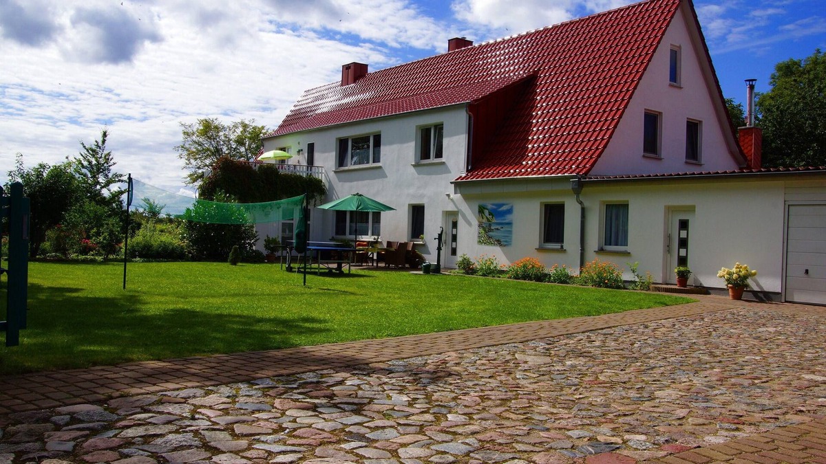 Bergen auf Ruegen Apartment | Ferienwohnung Kastanienblick