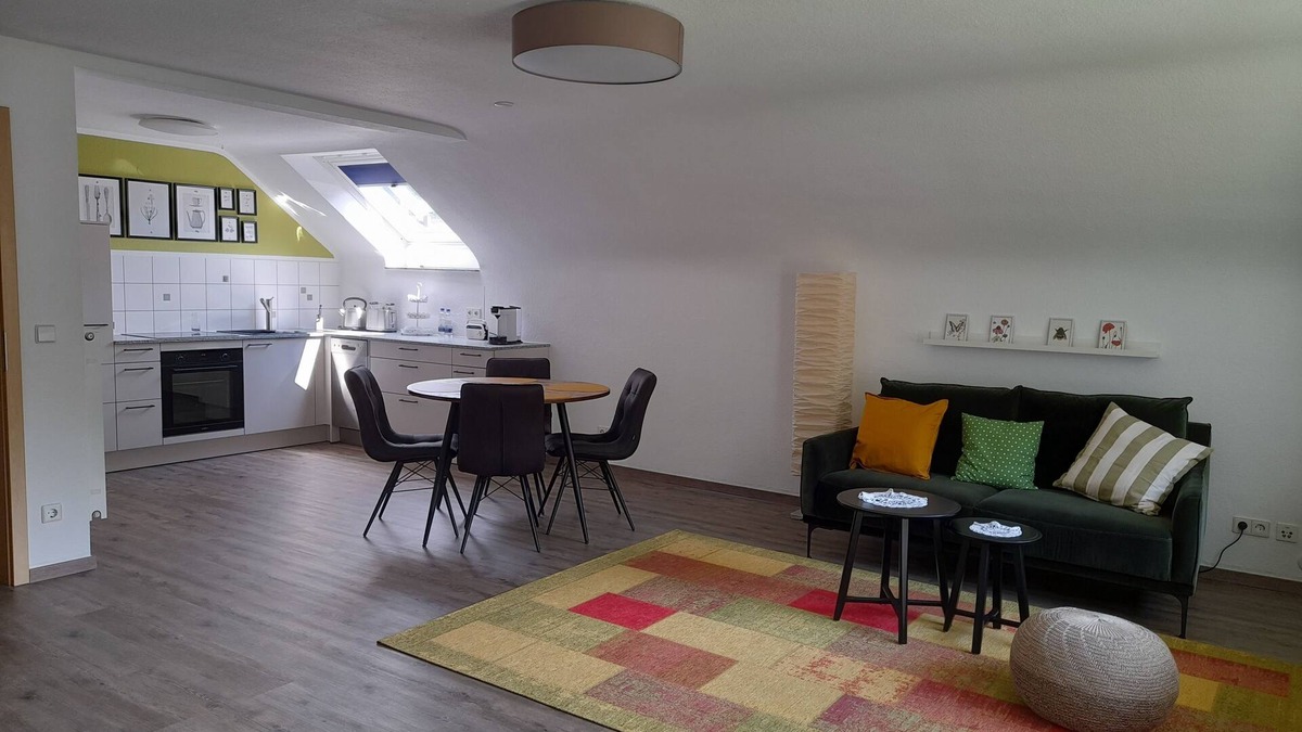 Calmbach Apartment | Ferienwohnung mit Balkon, 67 qm, 1 Schlafzimmer, 1 Wohn-/schlafzimmer, Max. 3 Personen