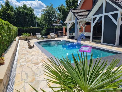 Kesselsdorf Apartment | Ferienwohnung mit Pool am Rande von Dresden