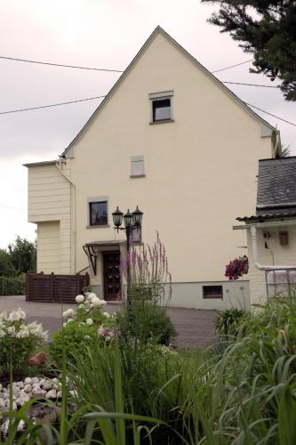 Hillscheid Apartment | Ferienwohnung Sauer