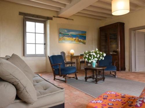 Bazouges-sur-le-Loir House | Ferme restaurée près Zoo de La Flèche, 200m², 8 pers, terrasse, nature et repos - FR-1-410-230