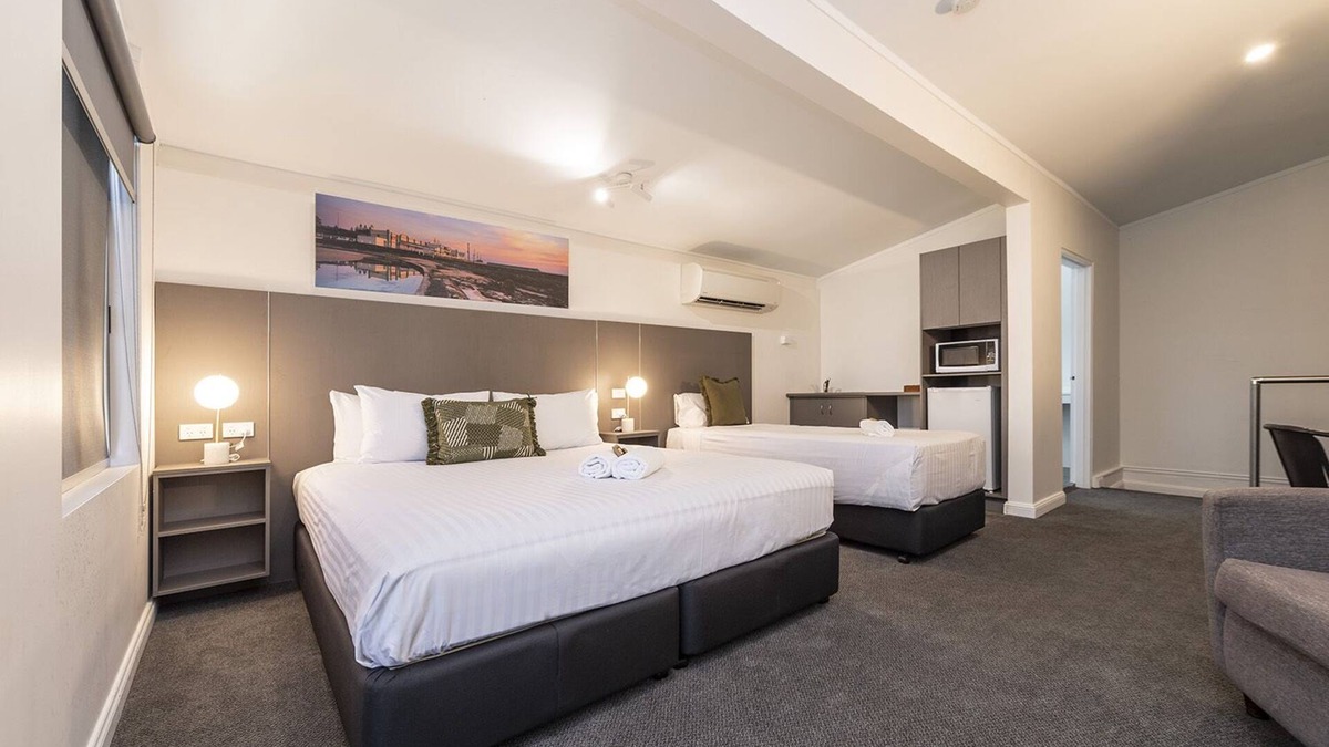 Fern Bay Hotel | Fern Bay Motel