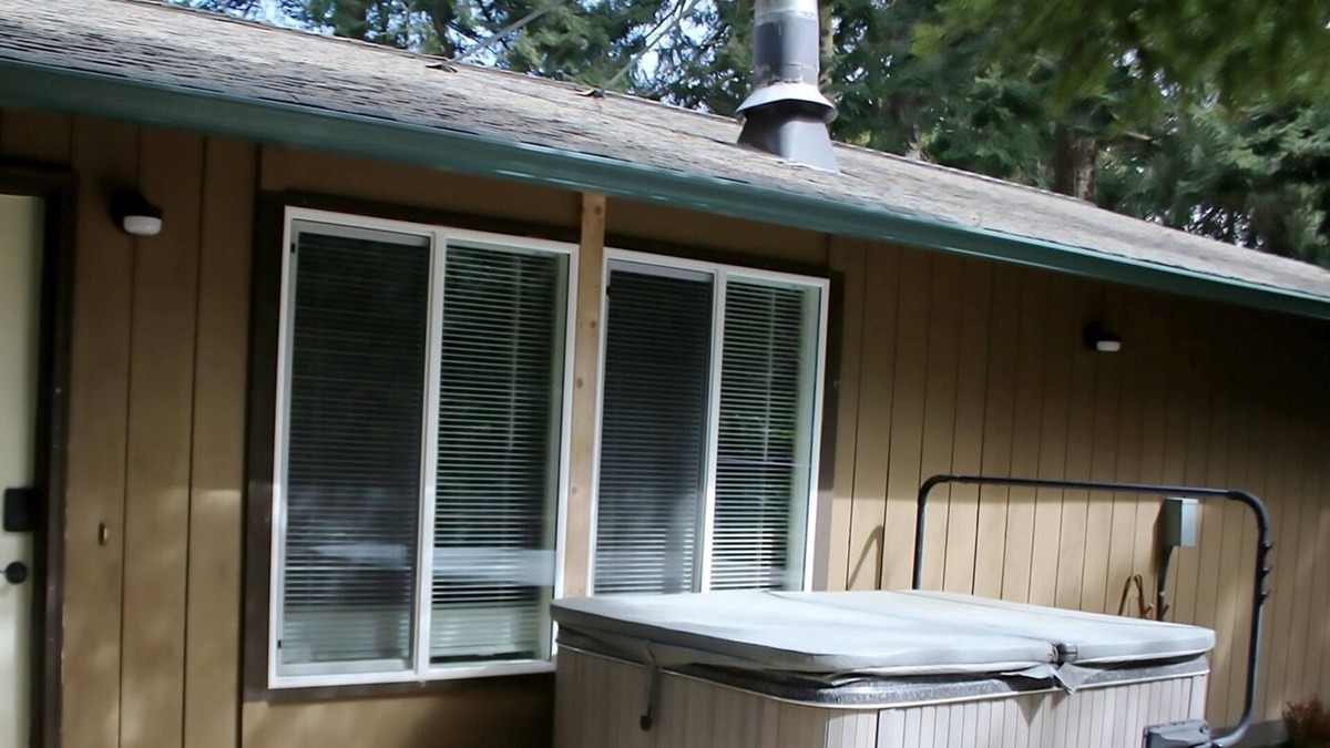 Mains Farm House | Fern Gully: Cozy cottage, Hot tub, Wood stove