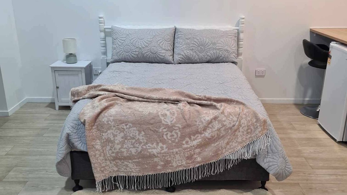 Pukehangi Apartment | Fern & Stars one bedroom StudionIdeal for short term stay in Rotorua