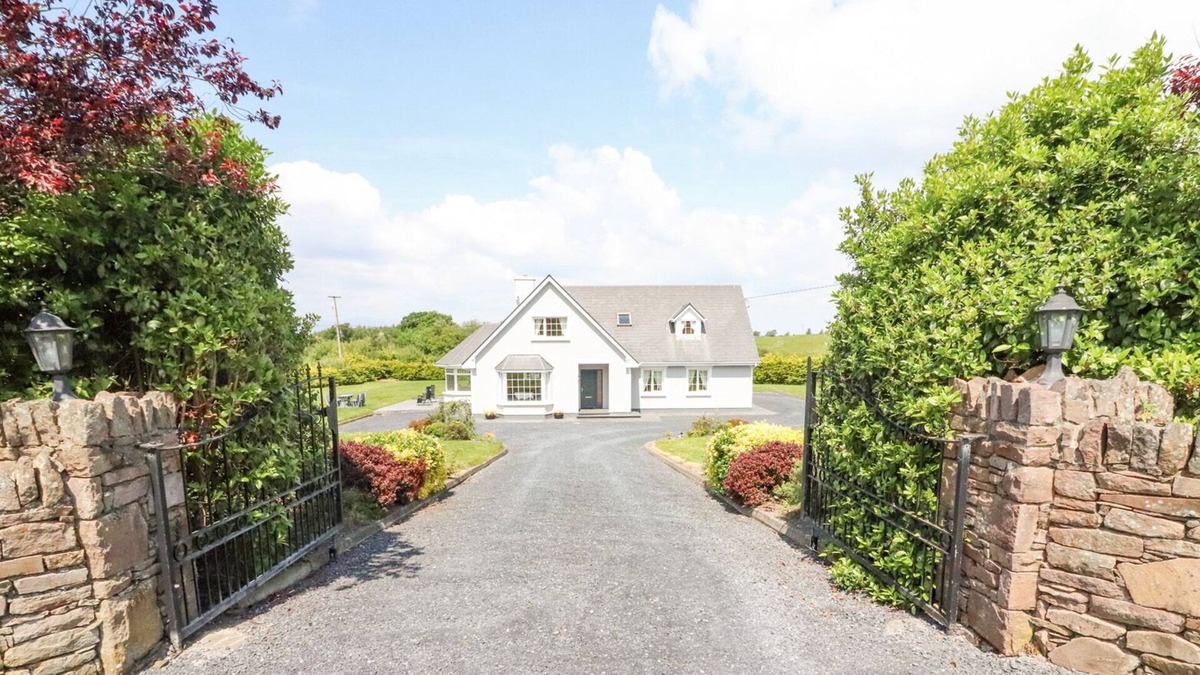 Kilgobnet Cottage | FERN VIEW HOUSE, family friendly in Beaufort, County Kerry