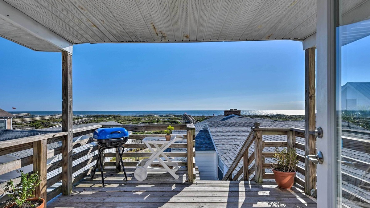 Fernandina Beach Cottage | Fernandina Cottage w/Deck + Direct Beach Access!