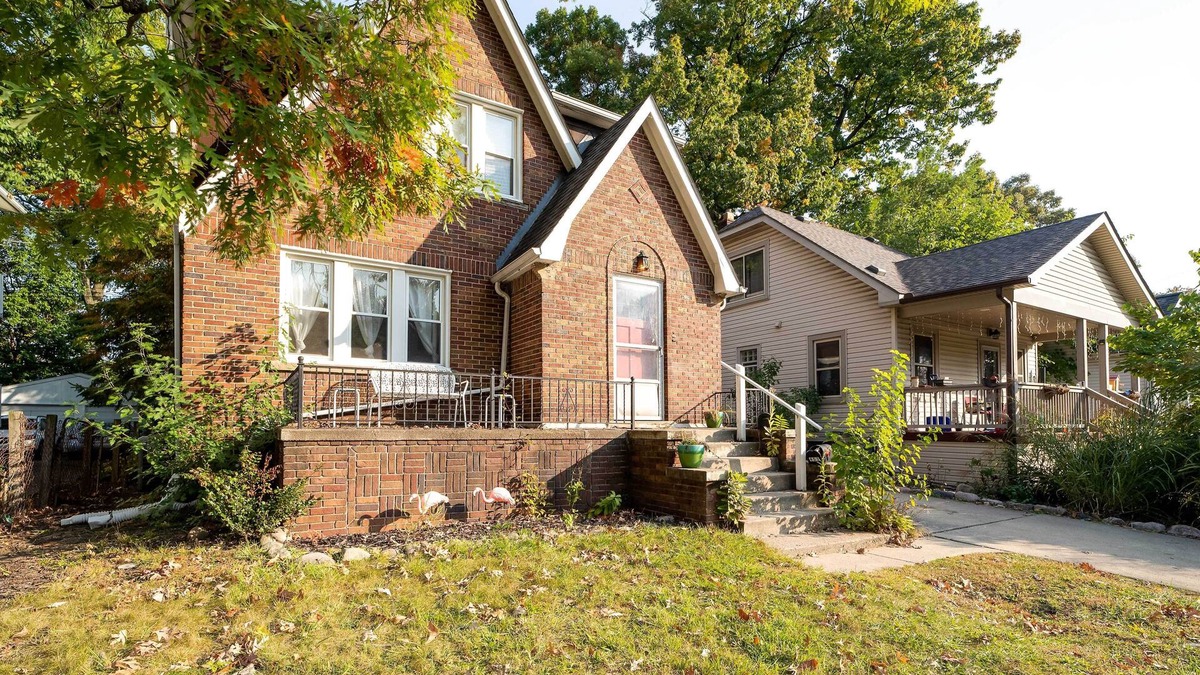 Ferndale Apartment | Ferndale Apartment w/Yard - Near the Detroit Zoo!
