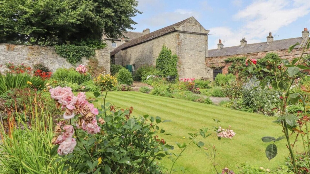 Middleham House | Ferndale House - Four Bedroom House, Sleeps 8