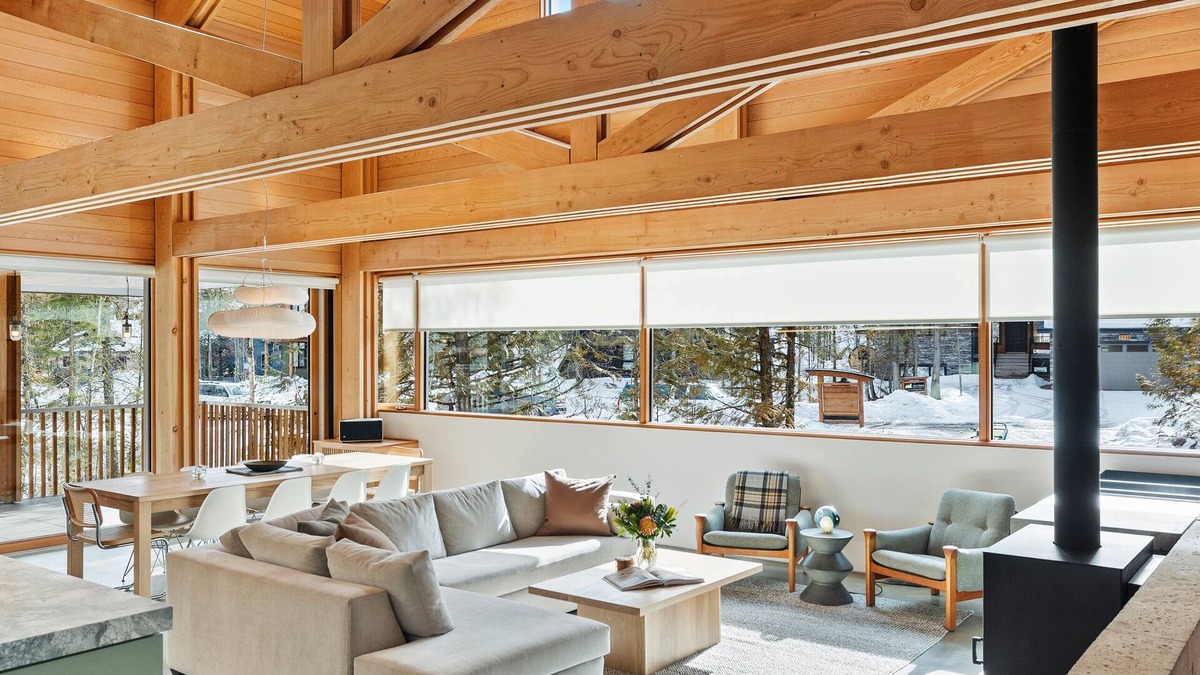 East Kootenay Cabin | Fernie Alpine Resort - Wood Fire - Sauna - Hot Tub - A/C