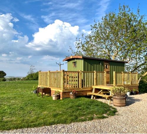 Saltburn-by-the-Sea Ski Chalet | Fernlea Luxury Shepherds Hut & Hot Tub