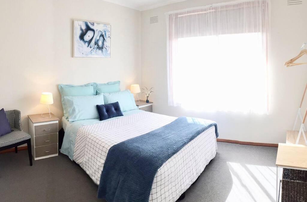 Norlane Apartment | FERNLY BFast, WiFi Nflx AC Walk2Pizza Liquor Deli,