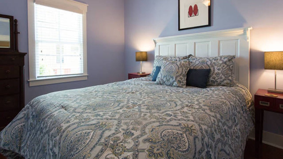 Historic Downtown Savannah Cottage | Fernwood Cottage in Historic District - Featuring Local Art