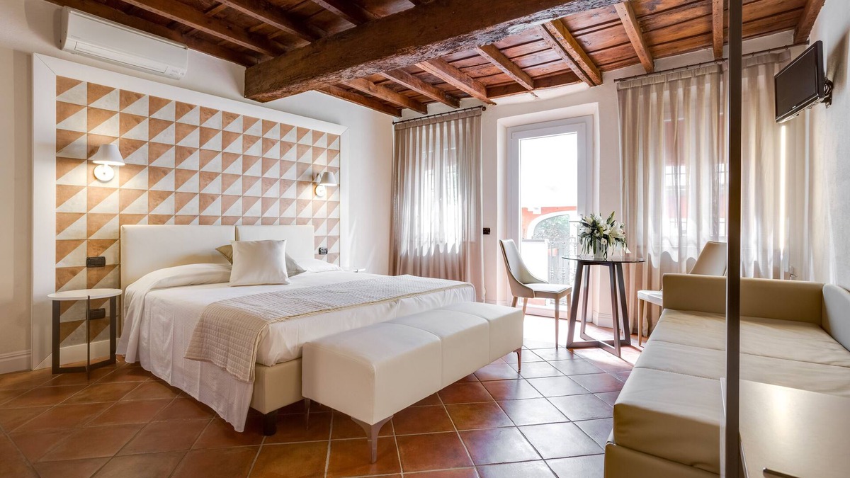 Ferrara House | Ferrara Rooms