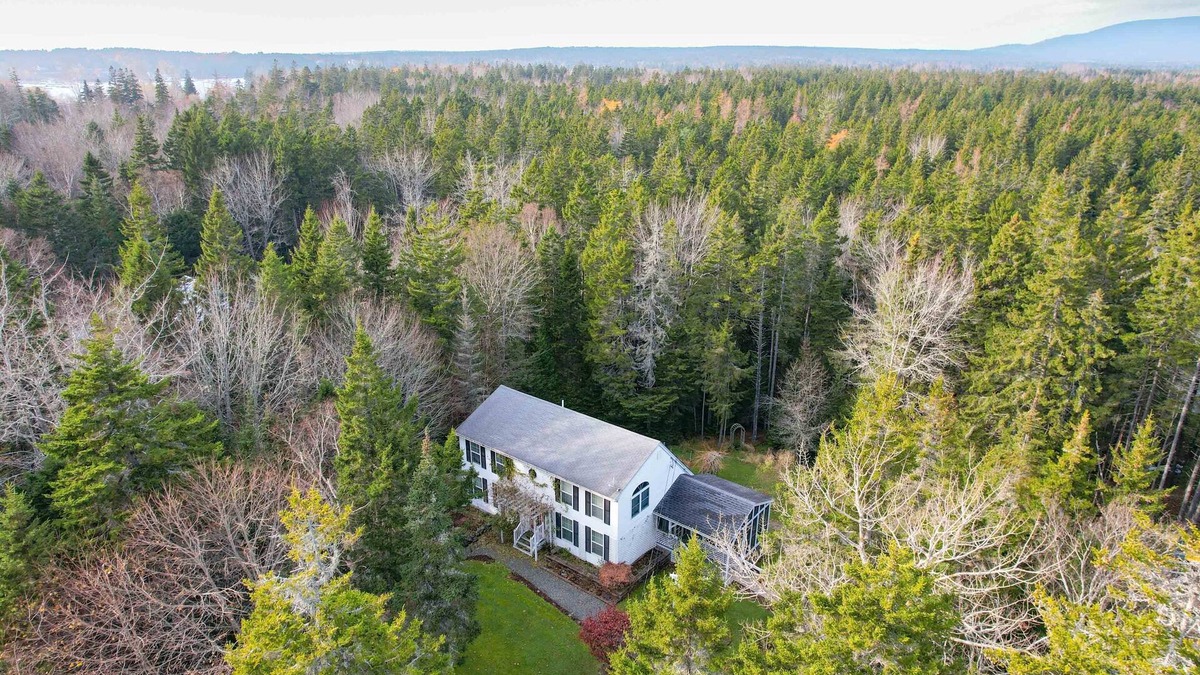 Bass Harbor House | Ferry Lodging@ Acadia NP, trail, A/C, Privacy, Firepit, Seafood sleeps 12