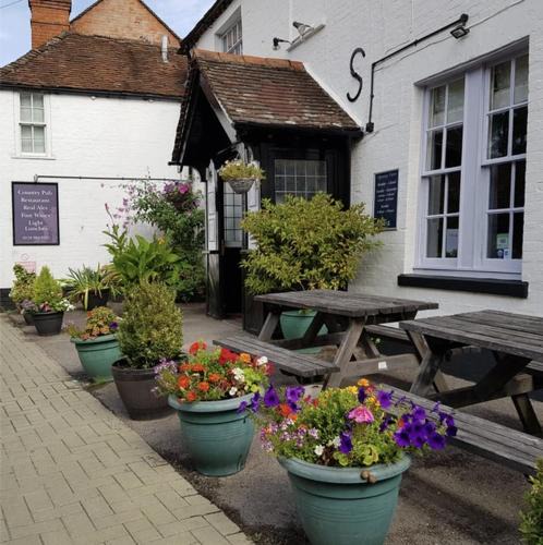 Whitchurch-on-Thames Hotel | Ferryboat Inn