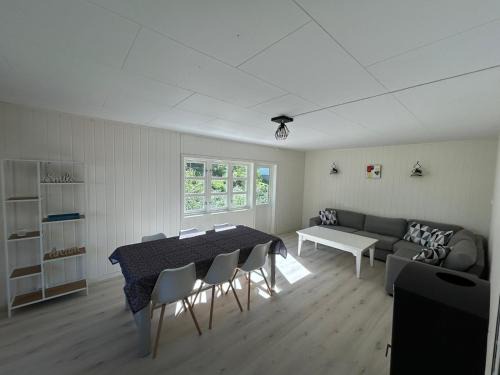 Torsken House | FERRYtale, cozy, spacious house on Senja