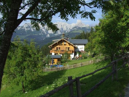 Annaberg-Lungoetz House | Fesengut