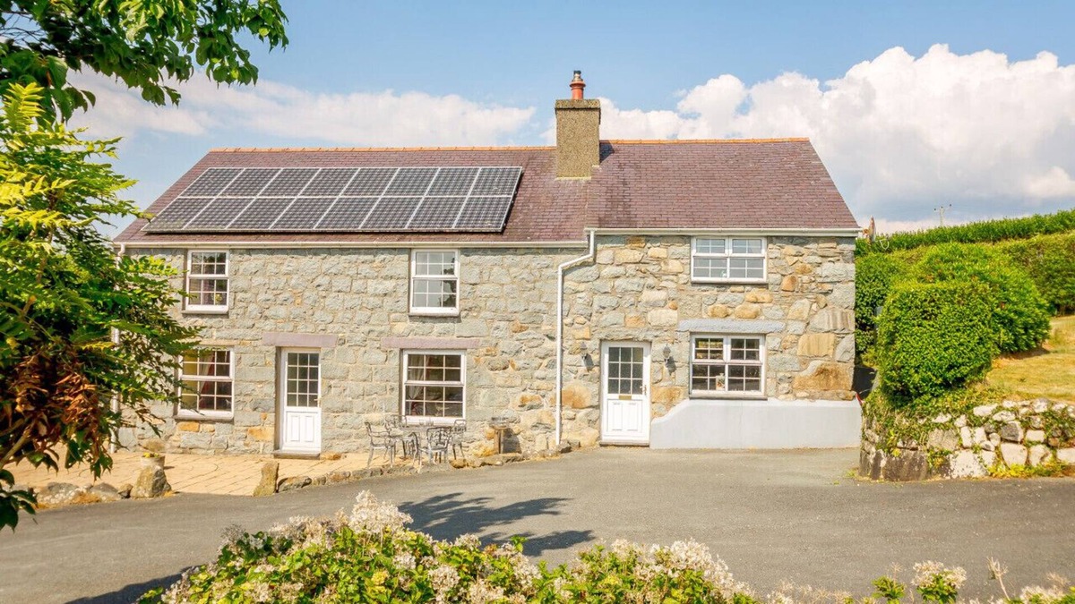 Criccieth House | Ffermdy Cricieth - Three Bedroom House, Sleeps 6