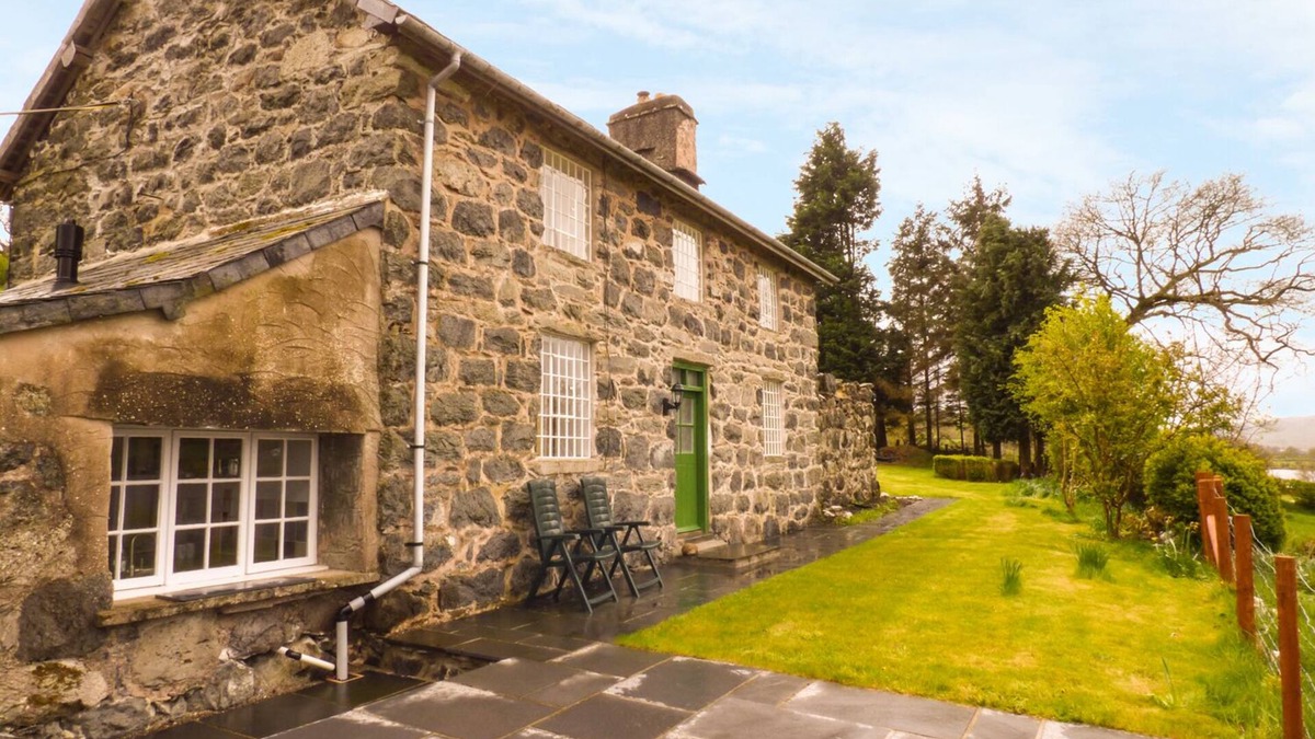 Llangower Cottage | FFYNNON GOWER, family friendly, character holiday cottage in Bala