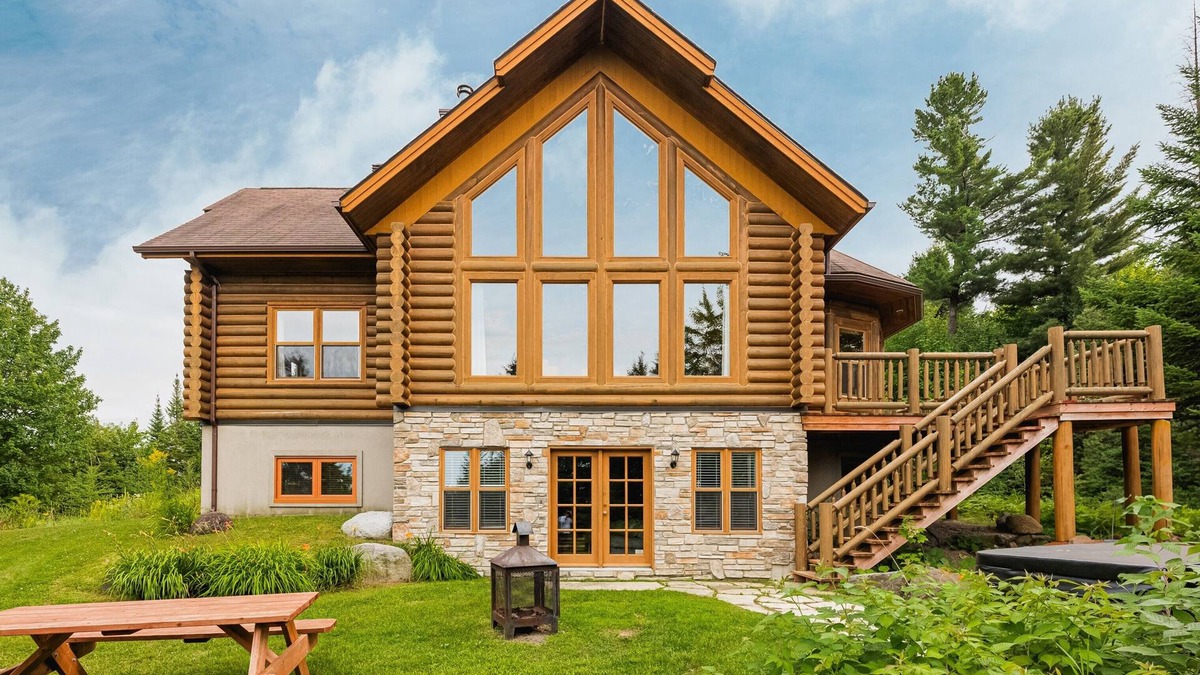 Fiddler Lake Resort House | Fiddler Lake Resort Chalet + Private Jacuzzi
